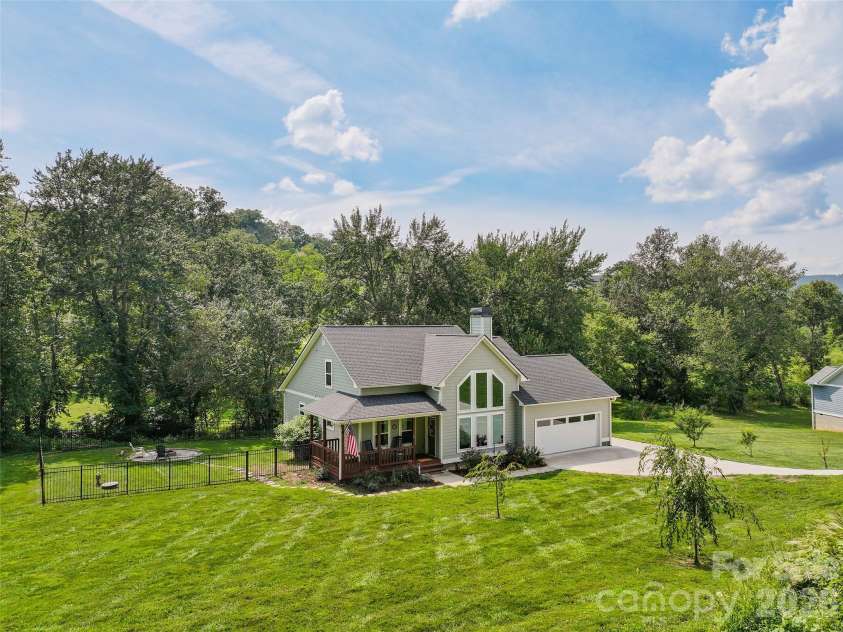 31 Baby Bear Cove, Clyde, NC 28721.  MLS# CAR4415038, YatesRealty ID 49187. 