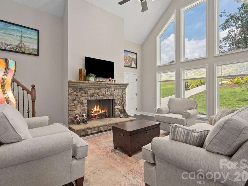 31 Baby Bear Cove, Clyde, NC 28721.  MLS# CAR4415038, YatesRealty ID 49187. 