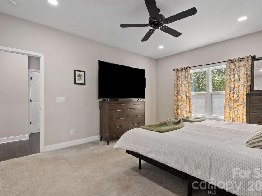 31 Baby Bear Cove, Clyde, NC 28721.  MLS# CAR4415038, YatesRealty ID 49187. 
