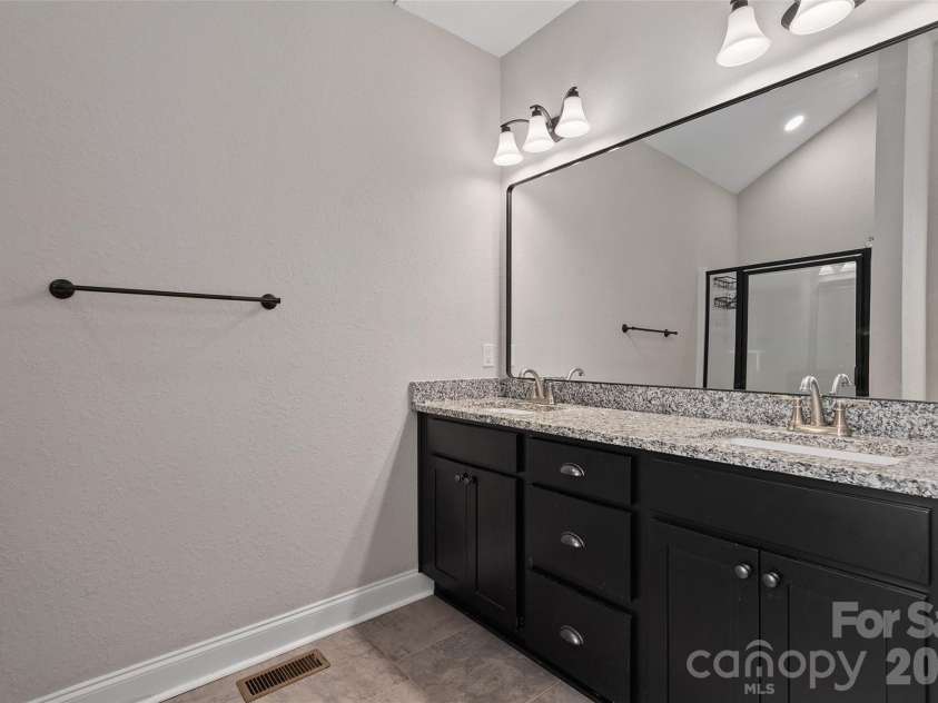31 Baby Bear Cove, Clyde, NC 28721.  MLS# CAR4415038, YatesRealty ID 49187. 