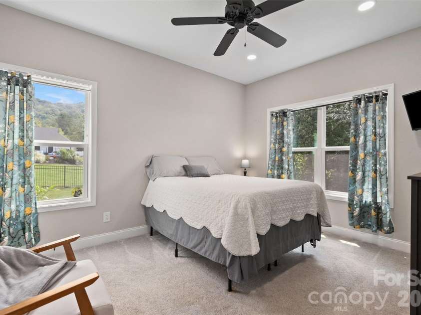 31 Baby Bear Cove, Clyde, NC 28721.  MLS# CAR4415038, YatesRealty ID 49187. 
