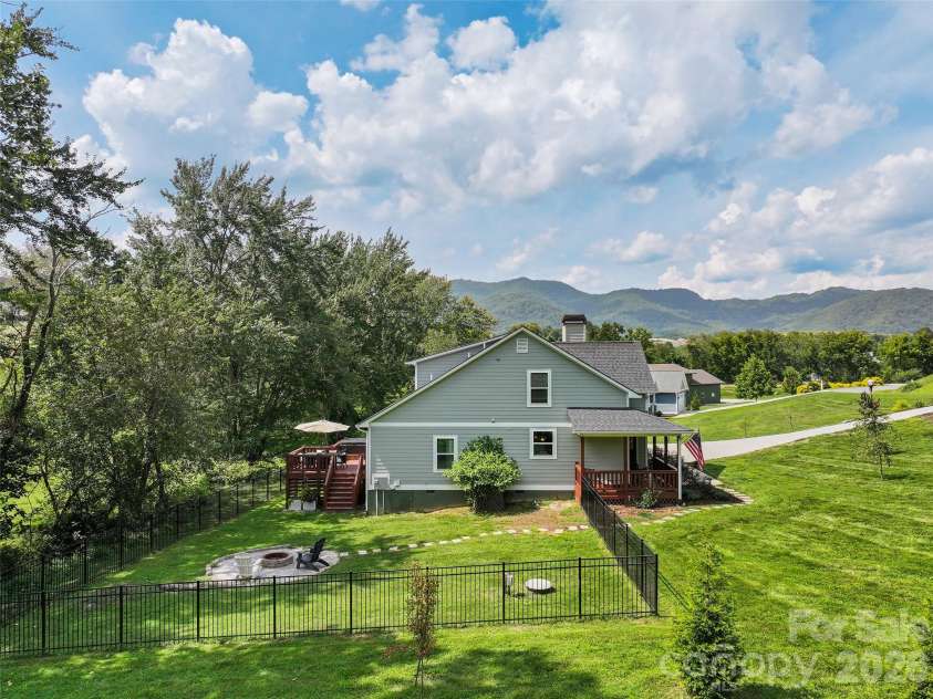 31 Baby Bear Cove, Clyde, NC 28721.  MLS# CAR4415038, YatesRealty ID 49187. 