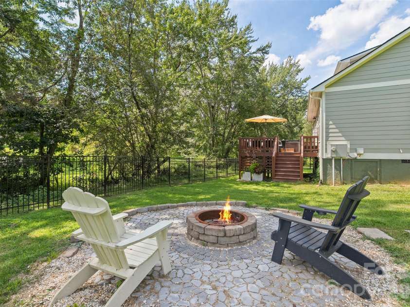 31 Baby Bear Cove, Clyde, NC 28721.  MLS# CAR4415038, YatesRealty ID 49187. 