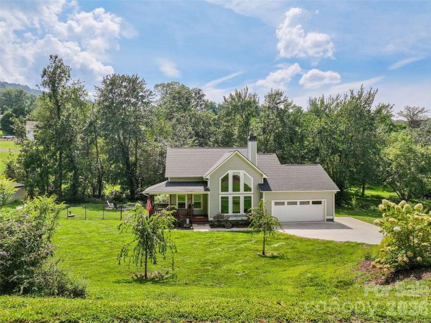 31 Baby Bear Cove, Clyde, NC 28721.  MLS# CAR4415038, YatesRealty ID 49187. 