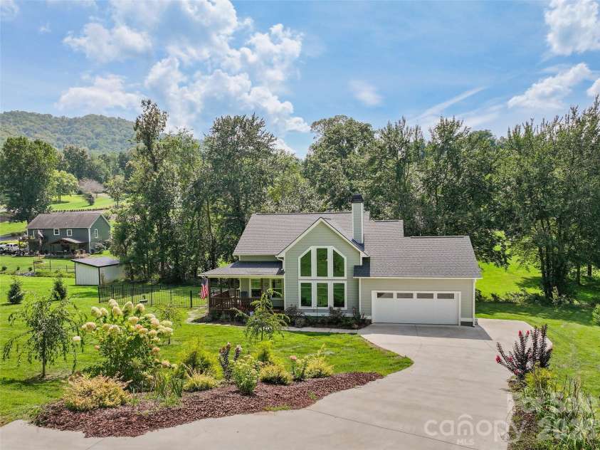 31 Baby Bear Cove, Clyde, NC 28721.  MLS# CAR4415038, YatesRealty ID 49187. 