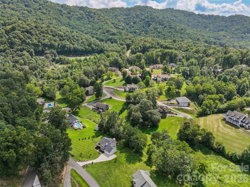 31 Baby Bear Cove, Clyde, NC 28721.  MLS# CAR4415038, YatesRealty ID 49187. 