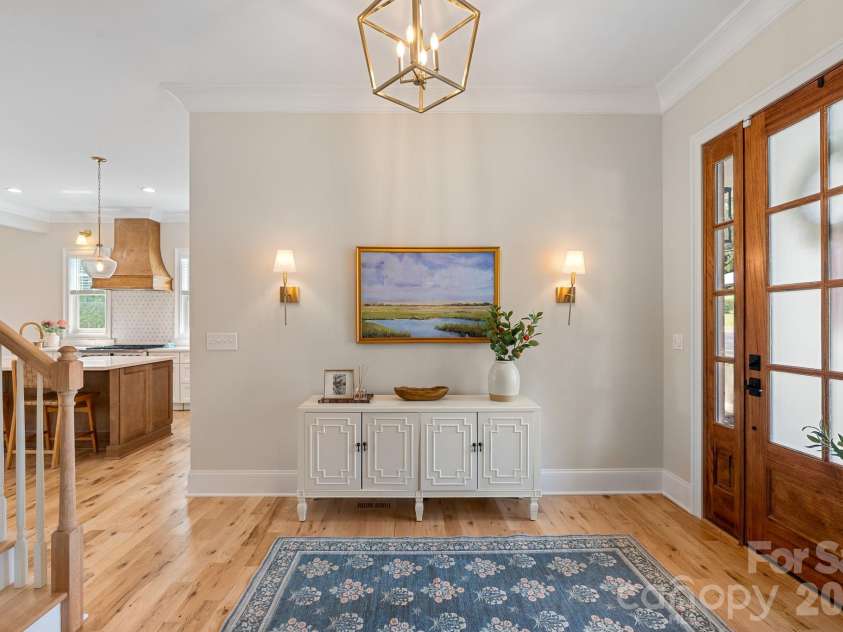 2800 Hilliard Drive, Charlotte, NC 28205.  MLS# CAR4419352, YatesRealty ID 49189. 