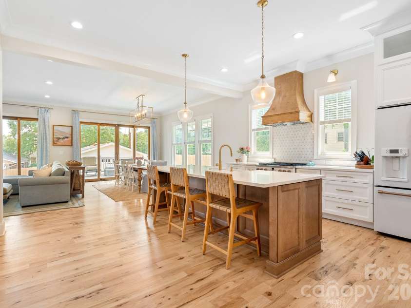 2800 Hilliard Drive, Charlotte, NC 28205.  MLS# CAR4419352, YatesRealty ID 49189. 