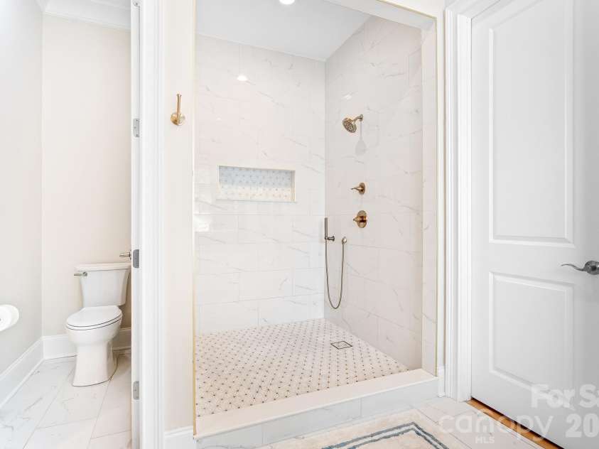 2800 Hilliard Drive, Charlotte, NC 28205.  MLS# CAR4419352, YatesRealty ID 49189. 