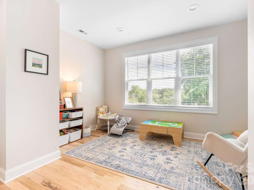 2800 Hilliard Drive, Charlotte, NC 28205.  MLS# CAR4419352, YatesRealty ID 49189. 