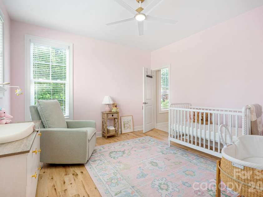2800 Hilliard Drive, Charlotte, NC 28205.  MLS# CAR4419352, YatesRealty ID 49189. 