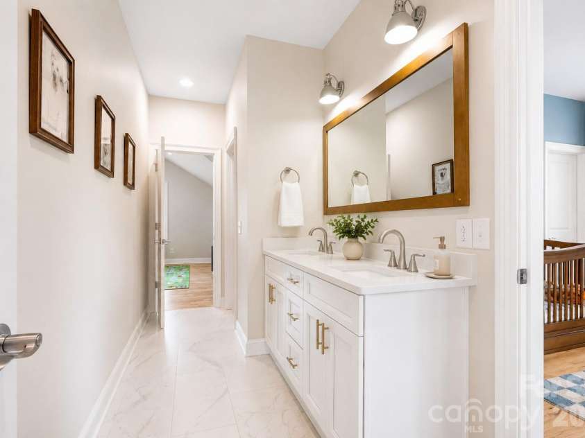 2800 Hilliard Drive, Charlotte, NC 28205.  MLS# CAR4419352, YatesRealty ID 49189. 