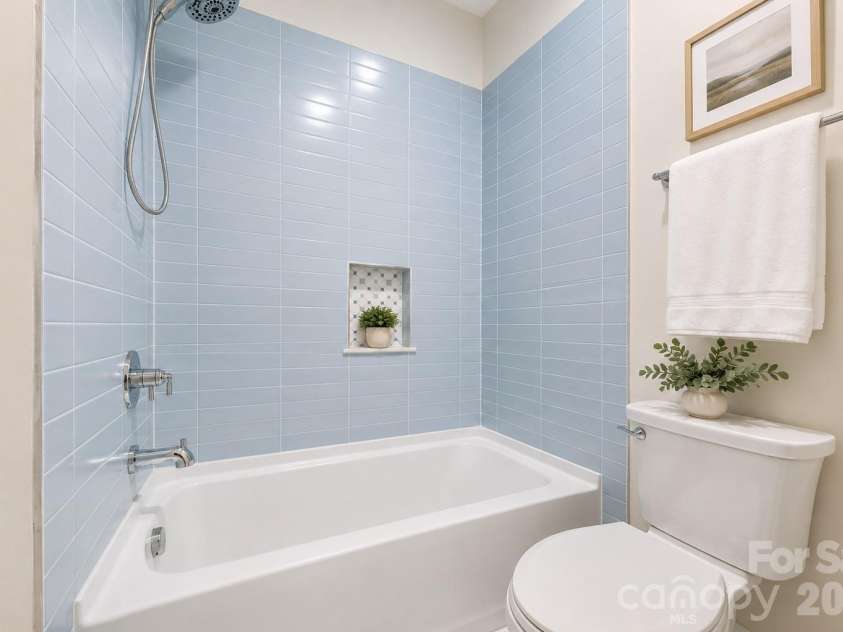 2800 Hilliard Drive, Charlotte, NC 28205.  MLS# CAR4419352, YatesRealty ID 49189. 