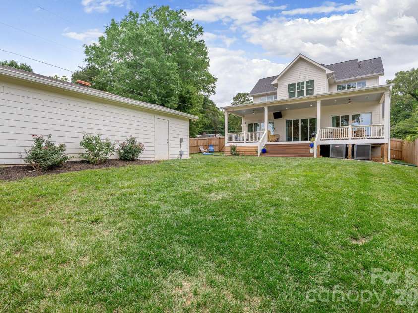 2800 Hilliard Drive, Charlotte, NC 28205.  MLS# CAR4419352, YatesRealty ID 49189. 