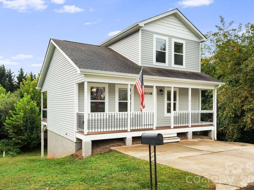 1 Red Clover Drive, Candler, NC 28715.  MLS# CAR4305641, YatesRealty ID 4919. 1 Red Clover