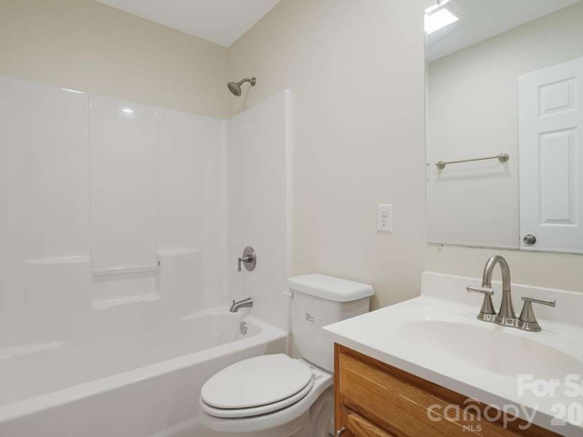 1 Red Clover Drive, Candler, NC 28715.  MLS# CAR4305641, YatesRealty ID 4919. 2nd Full Bathroom