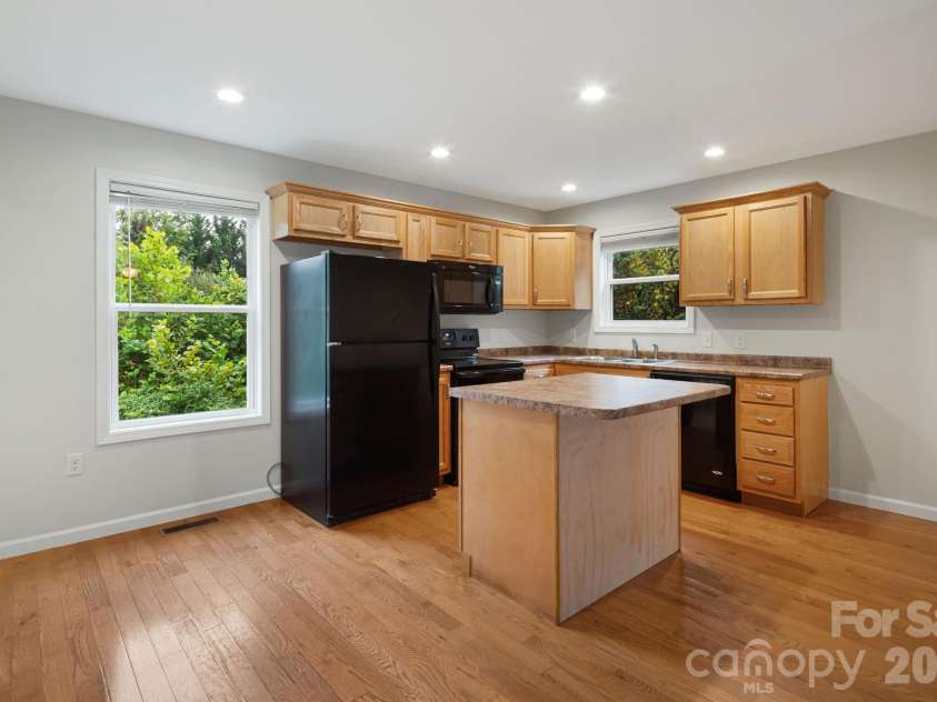 1 Red Clover Drive, Candler, NC 28715.  MLS# CAR4305641, YatesRealty ID 4919. Kitchen
