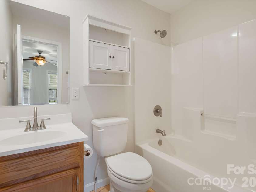 1 Red Clover Drive, Candler, NC 28715.  MLS# CAR4305641, YatesRealty ID 4919. Primary en-suite bath