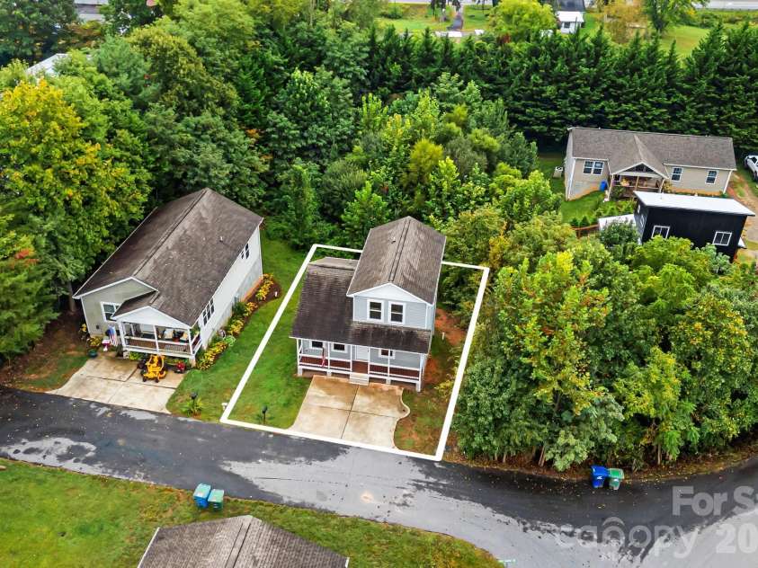 1 Red Clover Drive, Candler, NC 28715.  MLS# CAR4305641, YatesRealty ID 4919. Property overview