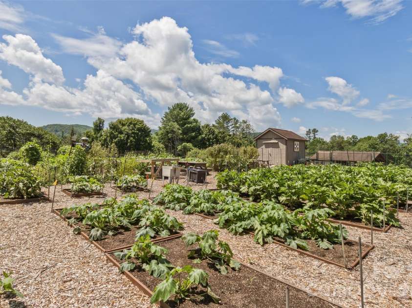 Lot 2 Tomahawk Trail, Hendersonville, NC 28739.  MLS# CAR4419097, YatesRealty ID 49191. Victory Garden