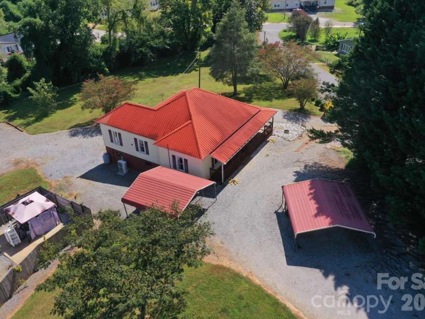466 Miller Avenue, Marion, NC 28752.  MLS# CAR4421157, YatesRealty ID 49196. 