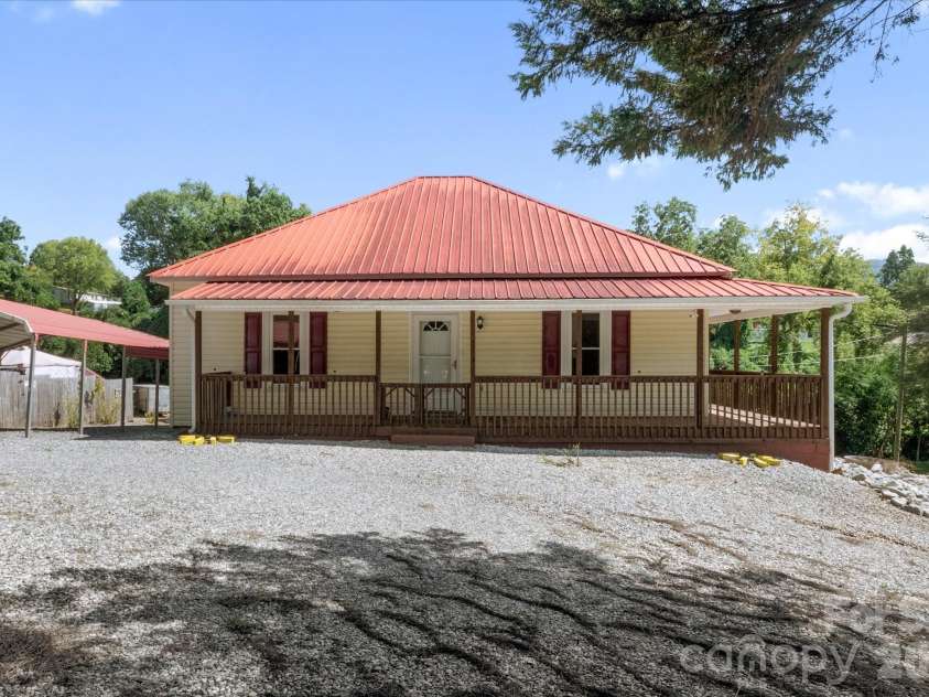 466 Miller Avenue, Marion, NC 28752.  MLS# CAR4421157, YatesRealty ID 49196. 
