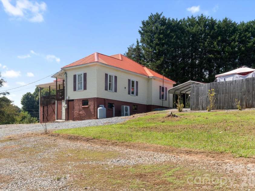 466 Miller Avenue, Marion, NC 28752.  MLS# CAR4421157, YatesRealty ID 49196. 