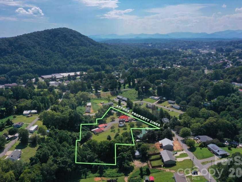 466 Miller Avenue, Marion, NC 28752.  MLS# CAR4421157, YatesRealty ID 49196. 