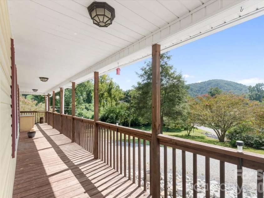 466 Miller Avenue, Marion, NC 28752.  MLS# CAR4421157, YatesRealty ID 49196. 
