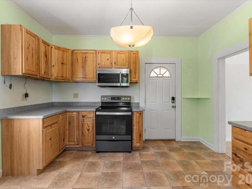 466 Miller Avenue, Marion, NC 28752.  MLS# CAR4421157, YatesRealty ID 49196. 