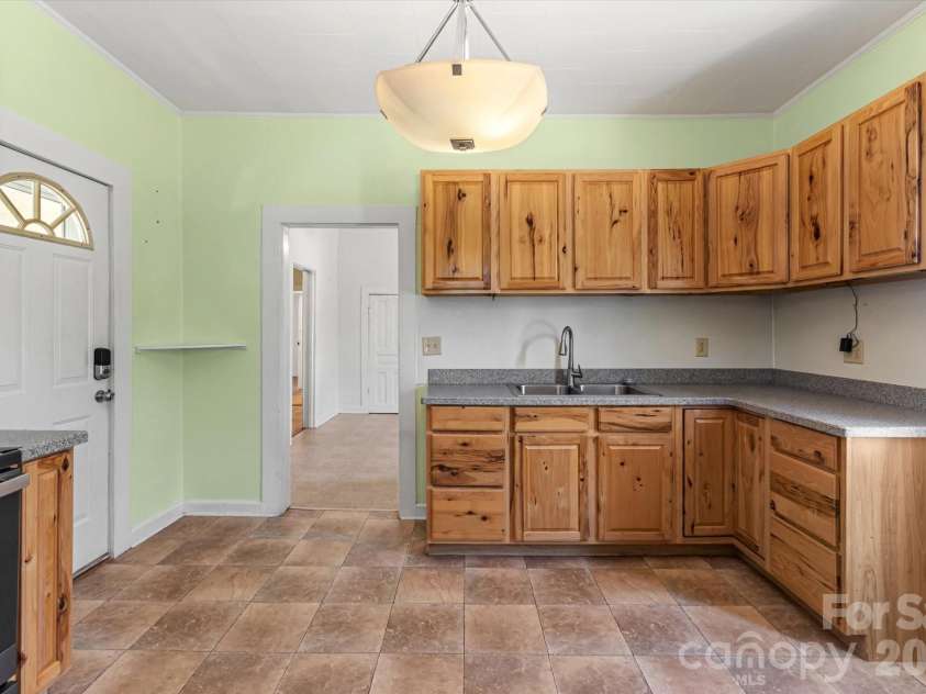 466 Miller Avenue, Marion, NC 28752.  MLS# CAR4421157, YatesRealty ID 49196. 