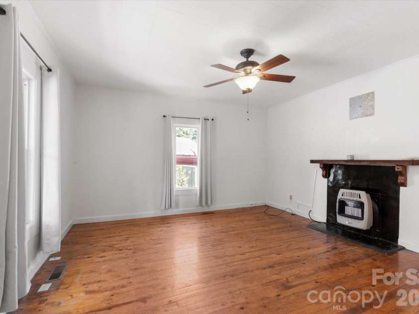 466 Miller Avenue, Marion, NC 28752.  MLS# CAR4421157, YatesRealty ID 49196. 