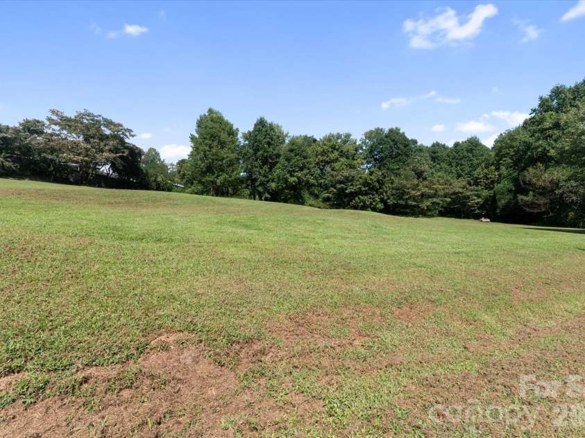 466 Miller Avenue, Marion, NC 28752.  MLS# CAR4421157, YatesRealty ID 49196. 