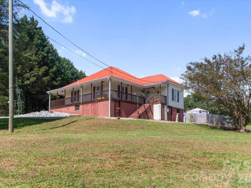 466 Miller Avenue, Marion, NC 28752.  MLS# CAR4421157, YatesRealty ID 49196. 