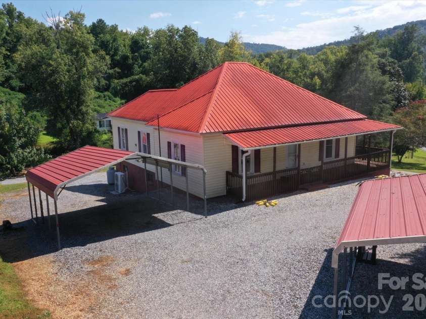 466 Miller Avenue, Marion, NC 28752.  MLS# CAR4421157, YatesRealty ID 49196. 