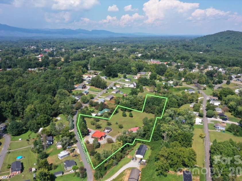 466 Miller Avenue, Marion, NC 28752.  MLS# CAR4421157, YatesRealty ID 49196. 