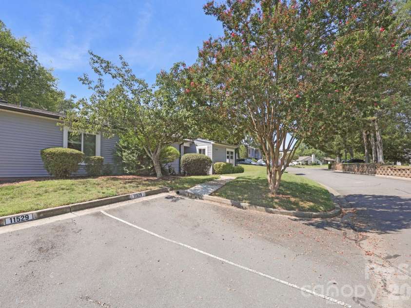 11529 Turn Stone Court, Charlotte, NC 28226.  MLS# CAR4421533, YatesRealty ID 49199. Assigned Parking