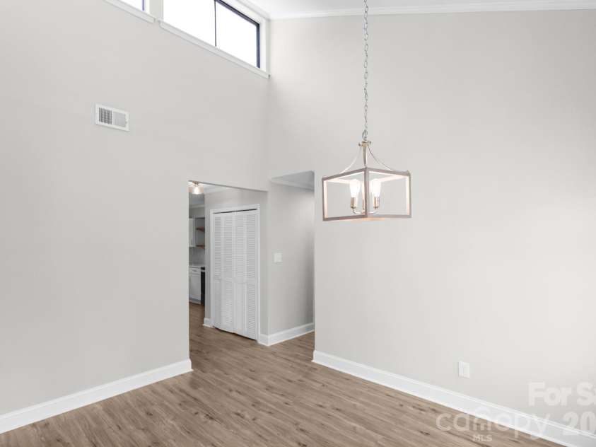 11529 Turn Stone Court, Charlotte, NC 28226.  MLS# CAR4421533, YatesRealty ID 49199. Dining