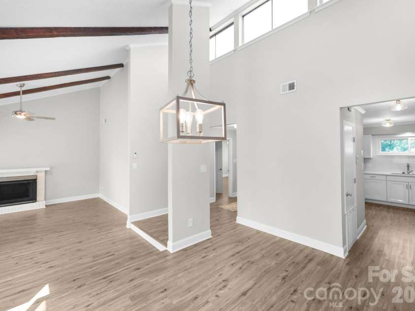 11529 Turn Stone Court, Charlotte, NC 28226.  MLS# CAR4421533, YatesRealty ID 49199. Dining