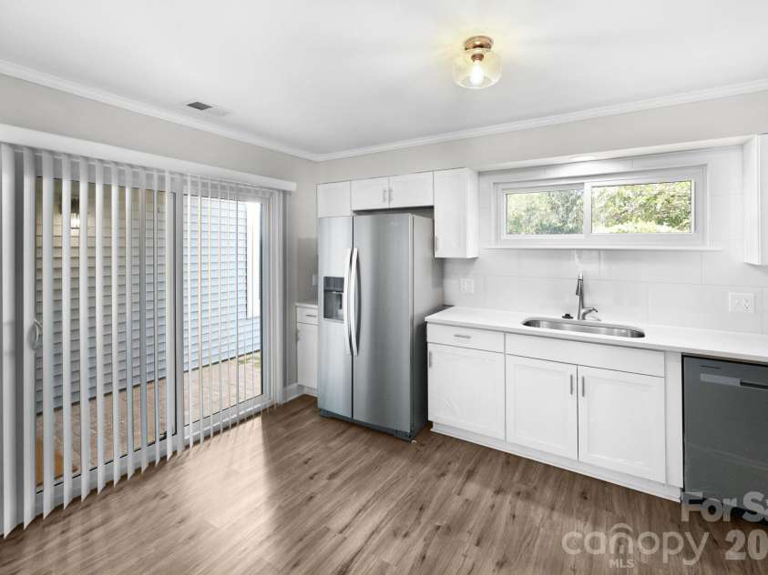 11529 Turn Stone Court, Charlotte, NC 28226.  MLS# CAR4421533, YatesRealty ID 49199. Kitchen