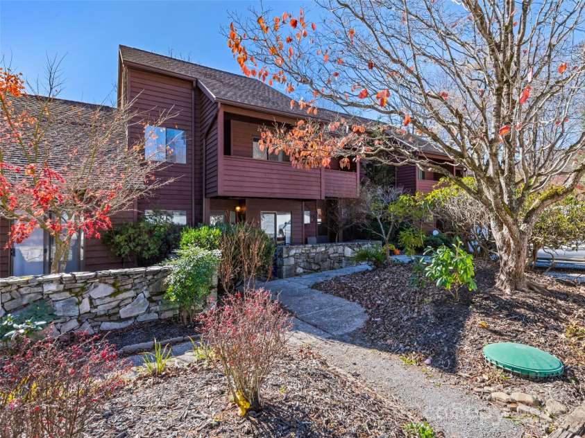 40 Meadows Lane, Maggie Valley, NC 28751.  MLS# CAR4201319, YatesRealty ID 492. 