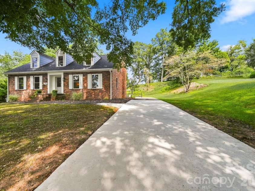 703 Wilmore Street, Lenoir, NC 28645.  MLS# CAR4418519, YatesRealty ID 49200. 