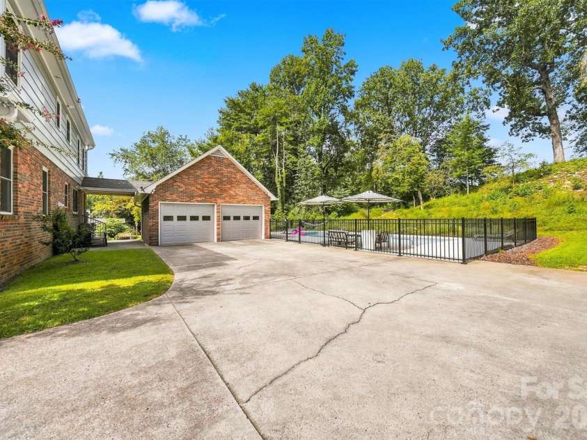 703 Wilmore Street, Lenoir, NC 28645.  MLS# CAR4418519, YatesRealty ID 49200. 