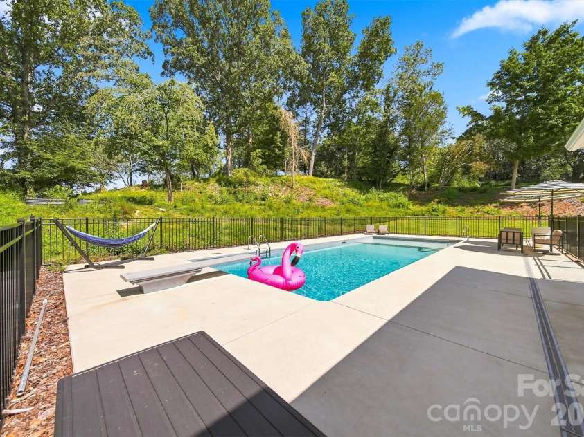 703 Wilmore Street, Lenoir, NC 28645.  MLS# CAR4418519, YatesRealty ID 49200. 