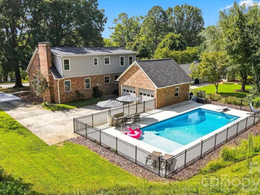 703 Wilmore Street, Lenoir, NC 28645.  MLS# CAR4418519, YatesRealty ID 49200. 