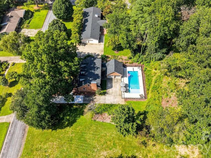 703 Wilmore Street, Lenoir, NC 28645.  MLS# CAR4418519, YatesRealty ID 49200. 
