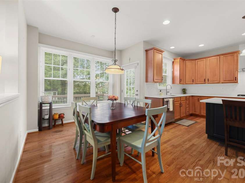 9004 Creekstone Road, Waxhaw, NC 28173.  MLS# CAR4416844, YatesRealty ID 49201. Breakfast Area