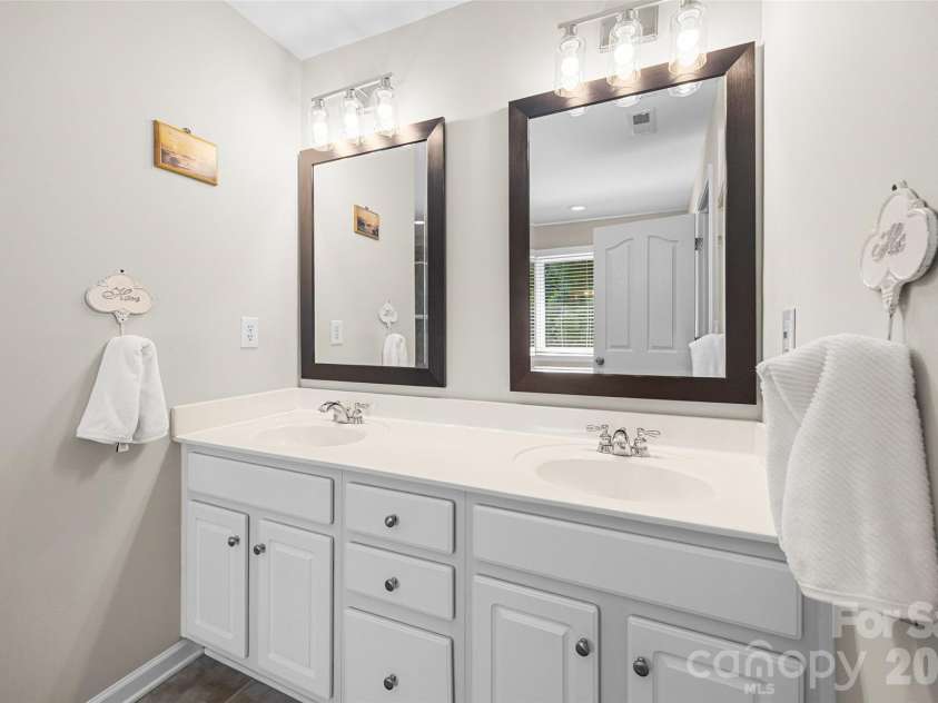 9004 Creekstone Road, Waxhaw, NC 28173.  MLS# CAR4416844, YatesRealty ID 49201. Primary Bathroom