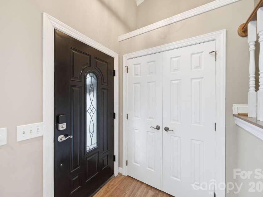 3801 Melshire Lane, Charlotte, NC 28269.  MLS# CAR4420330, YatesRealty ID 49203. 