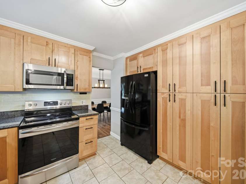 3801 Melshire Lane, Charlotte, NC 28269.  MLS# CAR4420330, YatesRealty ID 49203. 